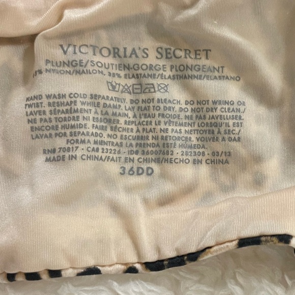 Victoria’s Secret Padded Push Up Bra (36DD) - Picture 2 of 3